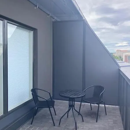 Апартаменты Location Center With Balcony And Free Parking Kotimaailma